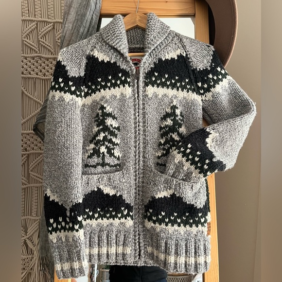 Roots Sweaters - 🌲 🧶 Roots Canada x Mary Maxim, Cozy Cabin in the Woods Cardigan. Women’s XS.